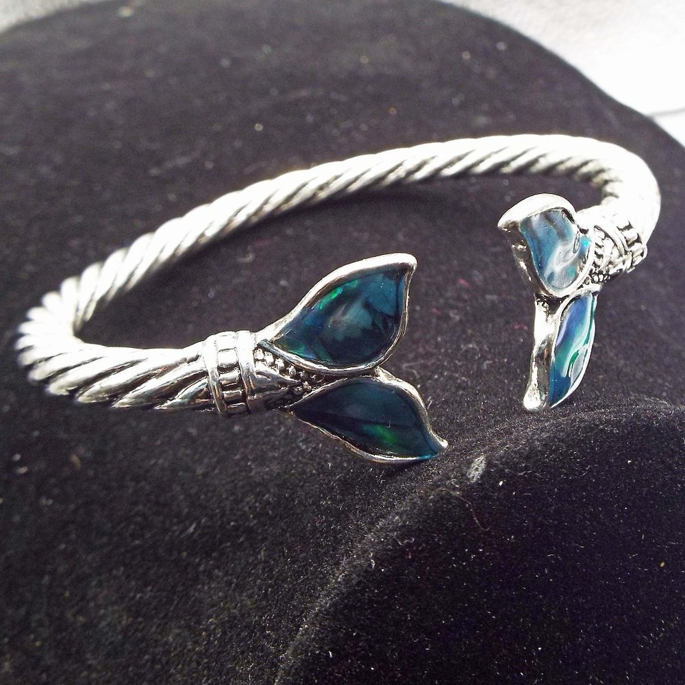 FUN SEASIDE MERMAID ABALONE TAIL TWIST STEEL BANGLE BRACELET 25